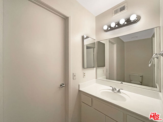 28160 Sloan Canyon Road, Castaic CA: https://media.crmls.org/mediaz/3ae308e9-f452-44a5-b010-0cef2efa7c4d.jpg