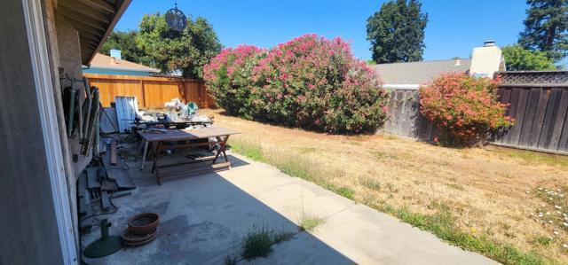 950 Peach Court, Hollister CA: https://media.crmls.org/mediaz/3ae35ca5-ebb1-45e4-99b0-c064c1293044.jpg