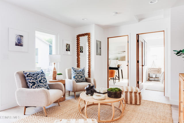 14322 W Collins Street, Sherman Oaks CA: https://media.crmls.org/mediaz/3ae3a0f1-8391-433b-b95a-b0bf76fe9a24.jpg