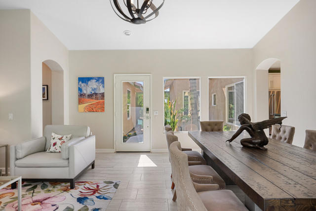 642 E Daisy Street, Palm Springs CA: https://media.crmls.org/mediaz/3ae3b7c5-e52d-4933-85c8-db71ea92b607.jpg