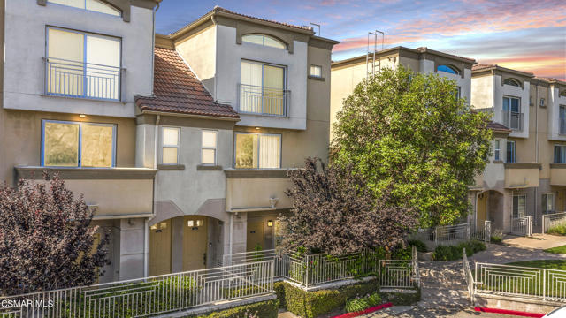 5200 Premiere Hills Circle, Woodland Hills CA: https://media.crmls.org/mediaz/3ae3c3ea-2de1-44bb-b985-ce1491d9b5de.jpg
