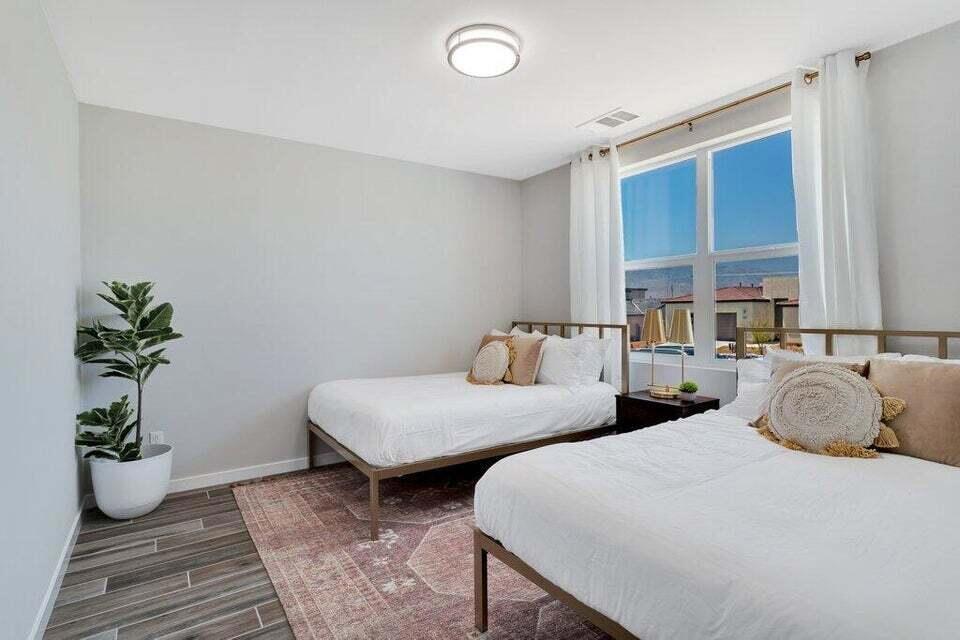 https://media.crmls.org/mediaz/3ae3e210-7906-44ff-b672-a8c611c61ec4.jpg?preset=X-Large