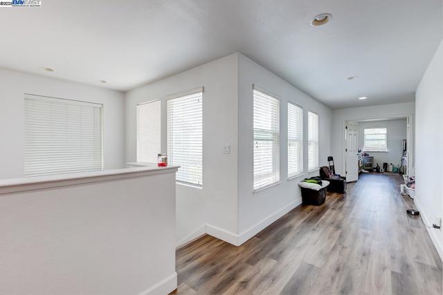 53 Puffin Cir, Oakley CA: https://media.crmls.org/mediaz/3ae3ee15-e217-48fe-b016-a5ee5986dde5.jpg