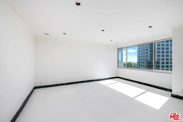 875 Comstock Avenue, 9D photo 24