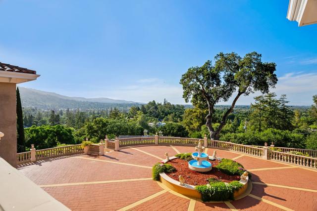 16840 Cypress Way, Los Gatos CA: https://media.crmls.org/mediaz/3ae5b63f-2a16-4446-80f6-731aeba75f65.jpg