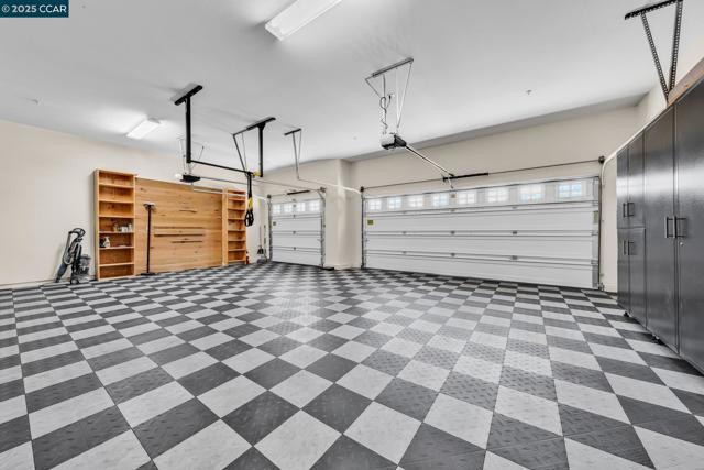 3322 Ashbourne Cir, San Ramon CA: https://media.crmls.org/mediaz/3ae66400-fd62-459d-a8a7-879fbce91683.jpg