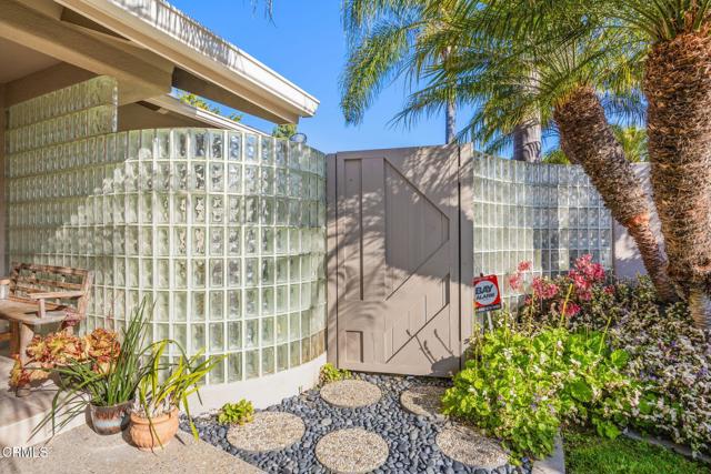 612 Via Arroyo, Ventura CA: https://media.crmls.org/mediaz/3ae68693-1eb4-441e-9a80-7124c16d4303.jpg