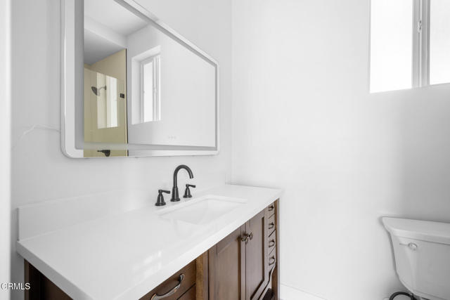 Detail Gallery Image 15 of 26 For 12323 Foxcroft Pl, Granada Hills,  CA 91344 - 3 Beds | 2/1 Baths