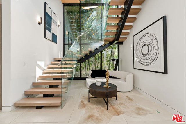 818 N Curson Avenue, Los Angeles CA: https://media.crmls.org/mediaz/3ae6be3c-efd7-48bc-9fed-e7bda20f4483.jpg