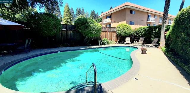1195 Saranap Ave, Walnut Creek CA: https://media.crmls.org/mediaz/3ae6feaf-cab2-4043-b475-5ffa60346f26.jpg