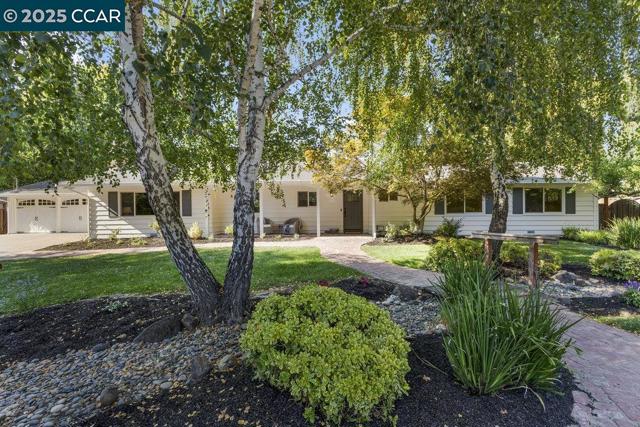 280 Fairway Dr, Danville CA: https://media.crmls.org/mediaz/3ae7a00b-6f73-4e75-bc5c-becb36ca191f.jpg