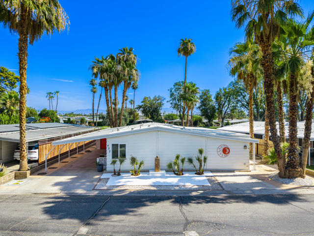 427 Calle Madrigal, Cathedral City CA: https://media.crmls.org/mediaz/3ae87674-9b22-4077-916f-301604fa4d70.jpg