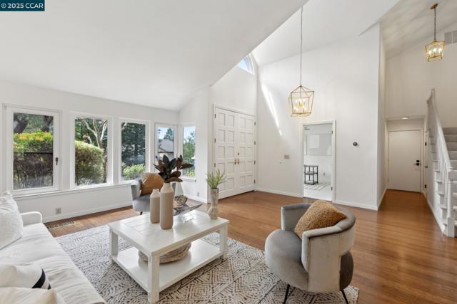 19 Via Barcelona, Moraga CA: https://media.crmls.org/mediaz/3ae8bab8-8699-46dc-8953-41dd69a6148d.jpg