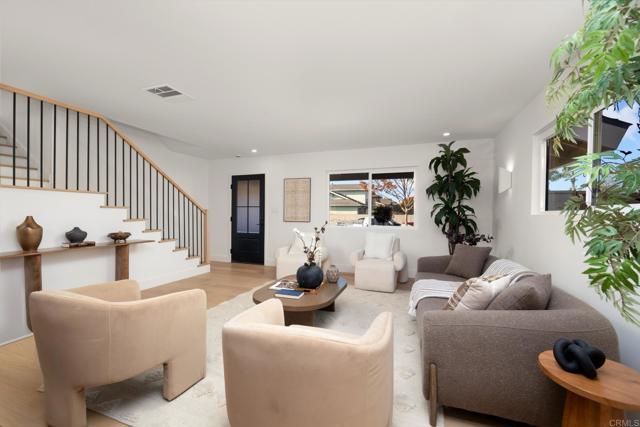 Detail Gallery Image 5 of 35 For 21792 Kaneohe Ln, Huntington Beach,  CA 92646 - 5 Beds | 2/1 Baths