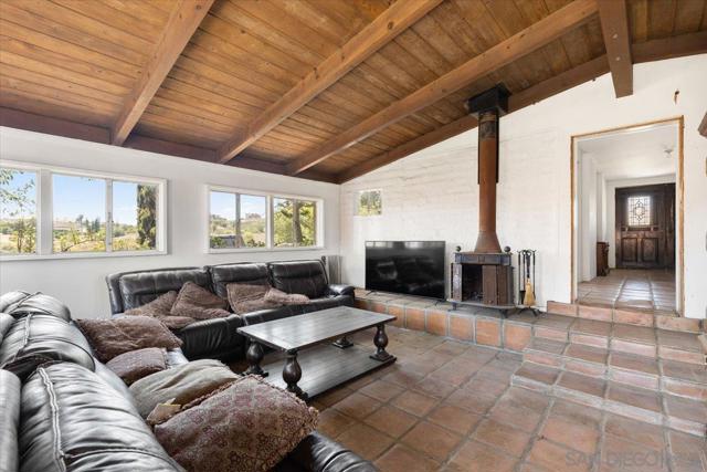 31659 61 Rocking Horse Rd, Escondido CA: https://media.crmls.org/mediaz/3ae9088e-c490-4caa-be04-822a0d4270c7.jpg