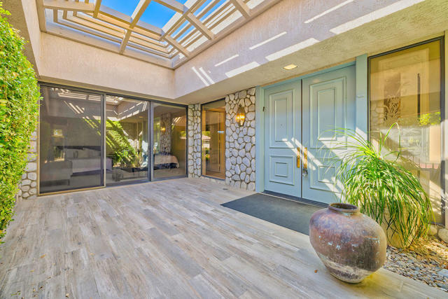 12 Sussex Court, Rancho Mirage CA: https://media.crmls.org/mediaz/3ae95cc2-00a3-4c9b-b0f8-3cc083b73086.jpg