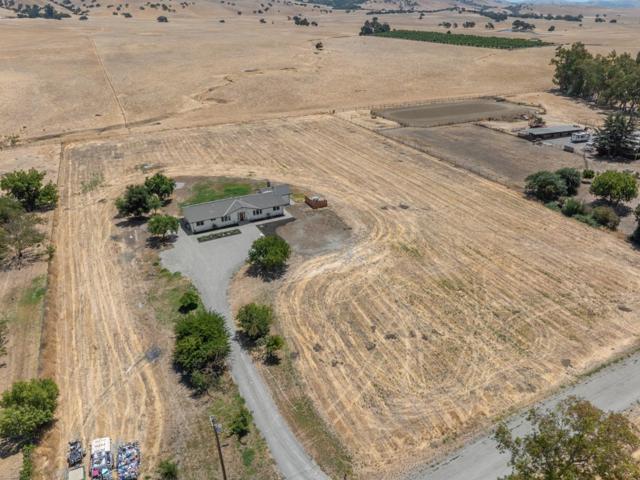 461 Morada Lane, Hollister CA: https://media.crmls.org/mediaz/3ae99842-800d-4605-bd06-d54691ed3e03.jpg