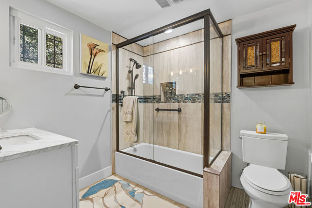 2114 W 28th Street, Los Angeles CA: https://media.crmls.org/mediaz/3ae9dcbd-5d5a-4c2d-9cb8-1ae351c6cbda.jpg