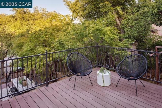 128 Oak Rd, Orinda CA: https://media.crmls.org/mediaz/3aea3399-324d-4d59-820c-6881ccaaf421.jpg