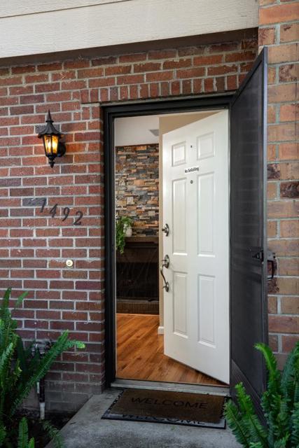 1492 Aurelian Lane, San Jose CA: https://media.crmls.org/mediaz/3aeb1663-0096-4c62-8d91-038125d39838.jpg