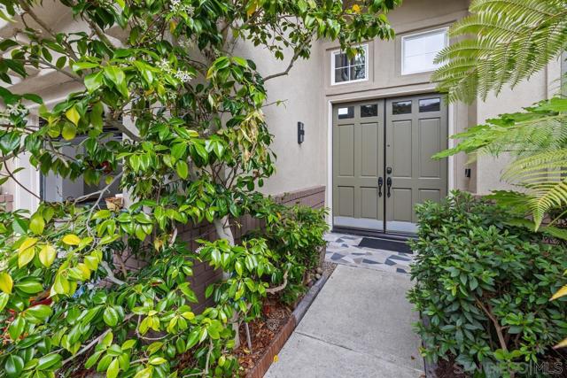 6013 Oakgate Row, La Jolla CA: https://media.crmls.org/mediaz/3aeb21f5-a3db-4145-8cd7-5302a9f1885f.jpg
