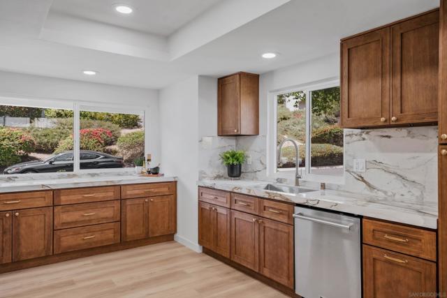 2143 Caminito San Martin, La Jolla CA: https://media.crmls.org/mediaz/3aeb48c3-5673-4db5-8c4b-cbe46bea61b8.jpg