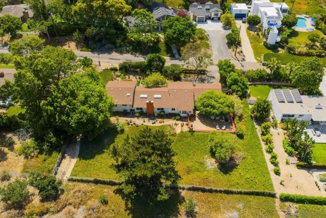 1515 San Dieguito Dr, Del Mar CA: https://media.crmls.org/mediaz/3aec5e2b-2068-4ae1-9564-d09ad1117387.jpg