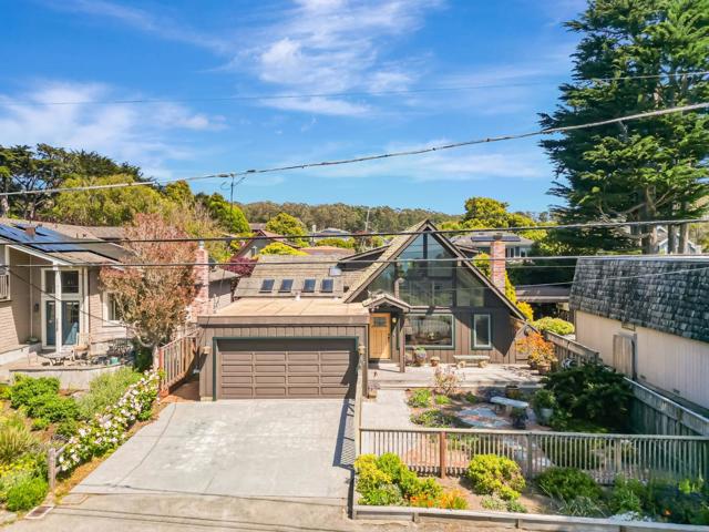 1025 Tamarind Street, Montara CA: https://media.crmls.org/mediaz/3aed0b0a-1e71-49ea-b090-641464280fb6.jpg