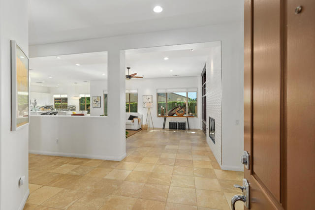 81071 Avenida Sombra, Indio CA: https://media.crmls.org/mediaz/3aedb583-c48f-4972-ae02-290c356f6208.jpg