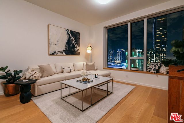 889 Francisco Street, Los Angeles CA: https://media.crmls.org/mediaz/3aee2897-87d3-4586-9409-08e4afd0f4a9.jpg