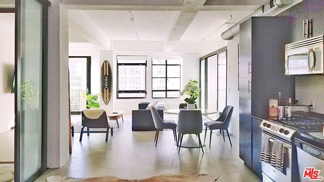 849 S Broadway, Los Angeles CA: https://media.crmls.org/mediaz/3aee87fe-d3ca-4910-99b4-55d708398303.jpg