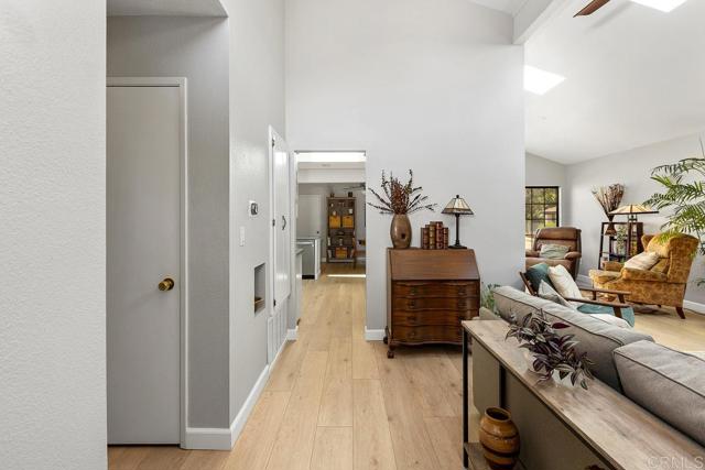 5550 La Cuenta Drive, San Diego CA: https://media.crmls.org/mediaz/3aee92b7-0404-4ac3-9fcf-095e17201263.jpg