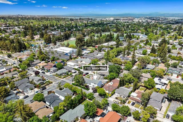 1105 Valota Road, Redwood City CA: https://media.crmls.org/mediaz/3aeebd6e-64be-4b9c-9fb3-49bcf07d4a63.jpg