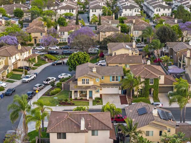 2194 Honeybee Street, Chula Vista CA: https://media.crmls.org/mediaz/3aefa789-cbf2-46e3-9300-d6ea751fc851.jpg