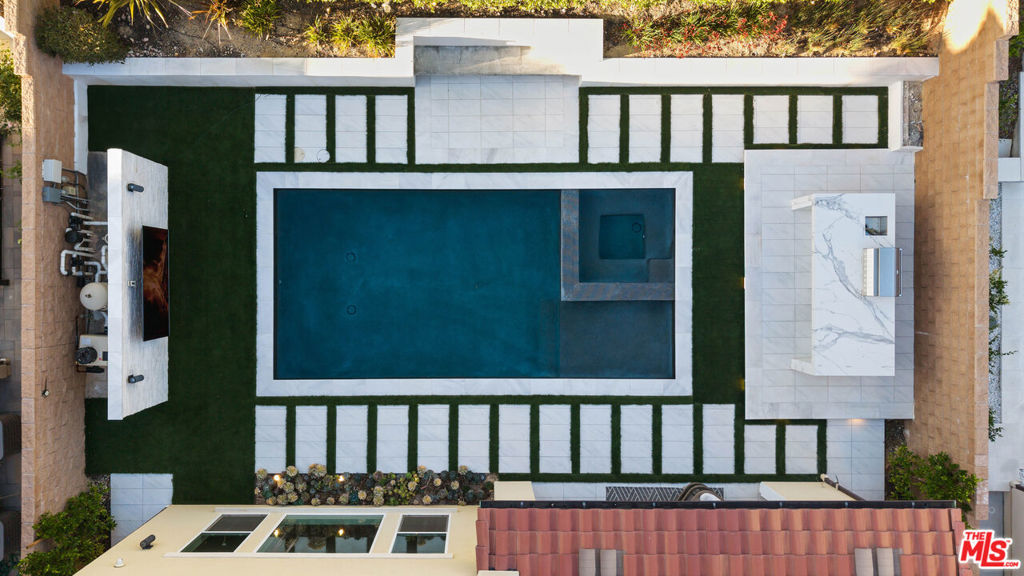 https://media.crmls.org/mediaz/3aefac29-ef55-44ea-90ec-f5f48d0a142b.jpg?preset=X-Large