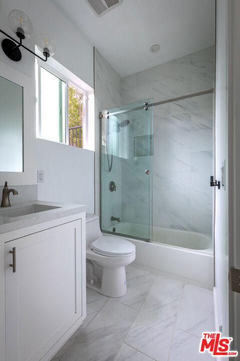 24042 Killion Street, Woodland Hills CA: https://media.crmls.org/mediaz/3aefcd0f-8c69-489b-89cf-741dc9b3a075.jpg