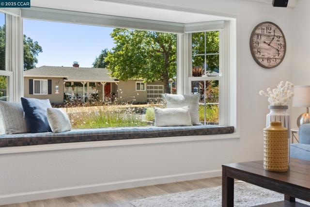 347 Valley View Rd, Pleasant Hill CA: https://media.crmls.org/mediaz/3af003c7-ab44-43cd-b76a-0f29cae71670.jpg