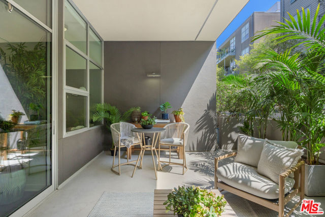 4080 Glencoe Avenue, Marina del Rey CA: https://media.crmls.org/mediaz/3af01142-e87c-428a-8017-69897ab5957a.jpg