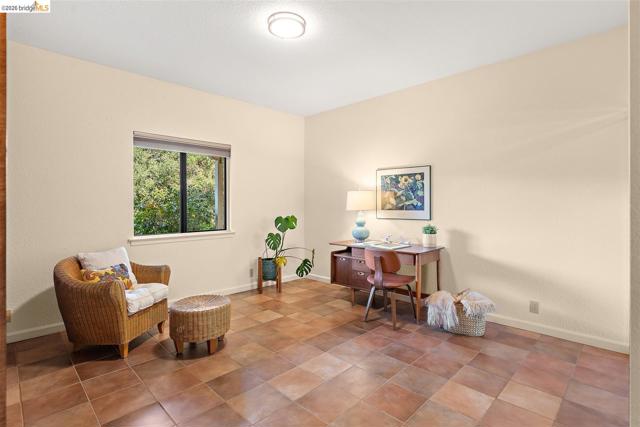 6065 Dimm Way, Richmond CA: https://media.crmls.org/mediaz/3af07c04-9135-4be5-9573-7e8451a5308a.jpg