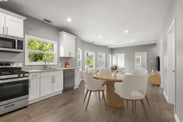 193 W Macarthur Blvd, Oakland CA: https://media.crmls.org/mediaz/3af07e7d-7d21-4da5-89ee-d5db13566b5c.jpg