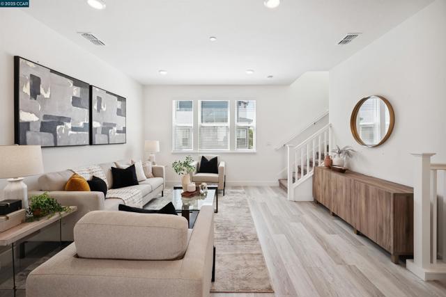 92 Zenith Cmn, Fremont CA: https://media.crmls.org/mediaz/3af0b0bf-b515-4983-9e1d-f94d5f65bf7e.jpg