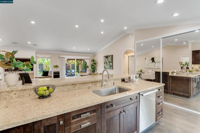 5588 Gonzalez Ct, Concord CA: https://media.crmls.org/mediaz/3af0e486-64b0-4e82-b3e3-5d3e4420e036.jpg