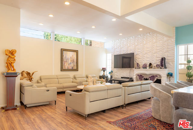 21832 Lopez Street photo 5