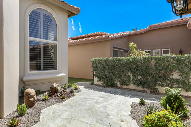 79840 Rancho La Quinta Drive, La Quinta CA: https://media.crmls.org/mediaz/3af1d4d0-9a0c-4be7-9b47-95f8751f2c0d.jpg