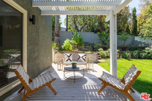 7248 W 88th Place, Los Angeles CA: https://media.crmls.org/mediaz/3af1ebf9-35ce-4154-ac2f-69c81dba9014.jpg