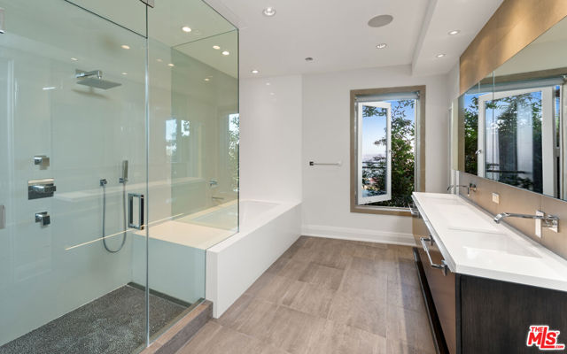 1600 Viewmont Drive, Los Angeles CA: https://media.crmls.org/mediaz/3af33182-eee1-45a9-ac35-e097c1bdde46.jpg