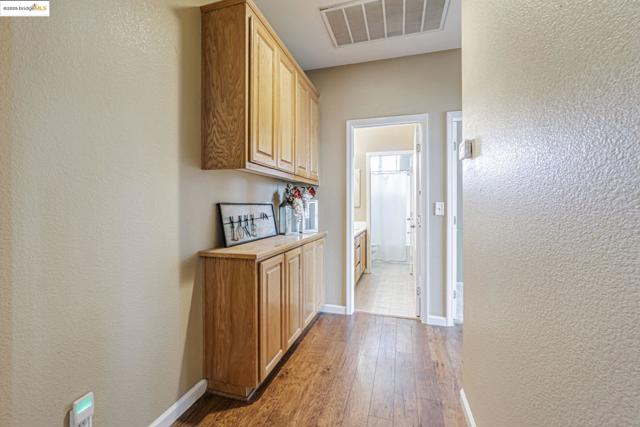 2480 Stanford Way, Antioch CA: https://media.crmls.org/mediaz/3af331bc-2807-480b-a463-b27d3e82c8e1.jpg