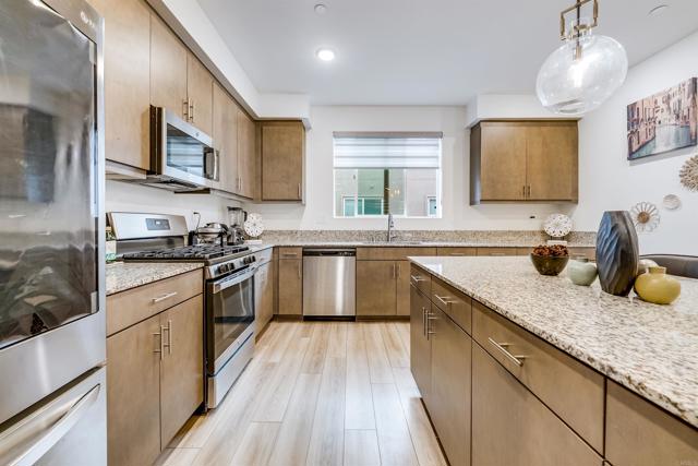 Detail Gallery Image 8 of 34 For 5261 Beachfront Cove St #174,  San Diego,  CA 92154 - 4 Beds | 3/1 Baths