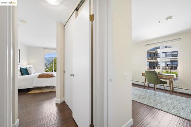5405 Carlton St, Oakland CA: https://media.crmls.org/mediaz/3af3dccf-2a48-4944-ab72-8bf64f3de38b.jpg