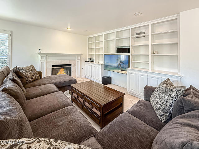 2848 Bayham Cir, Thousand Oaks CA: https://media.crmls.org/mediaz/3af40bdf-008a-44d6-bedb-1dd380cdf80d.jpg